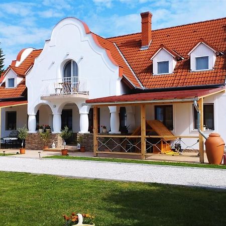 Hotel ReGoRi Ház Balatongyörök Esterno foto