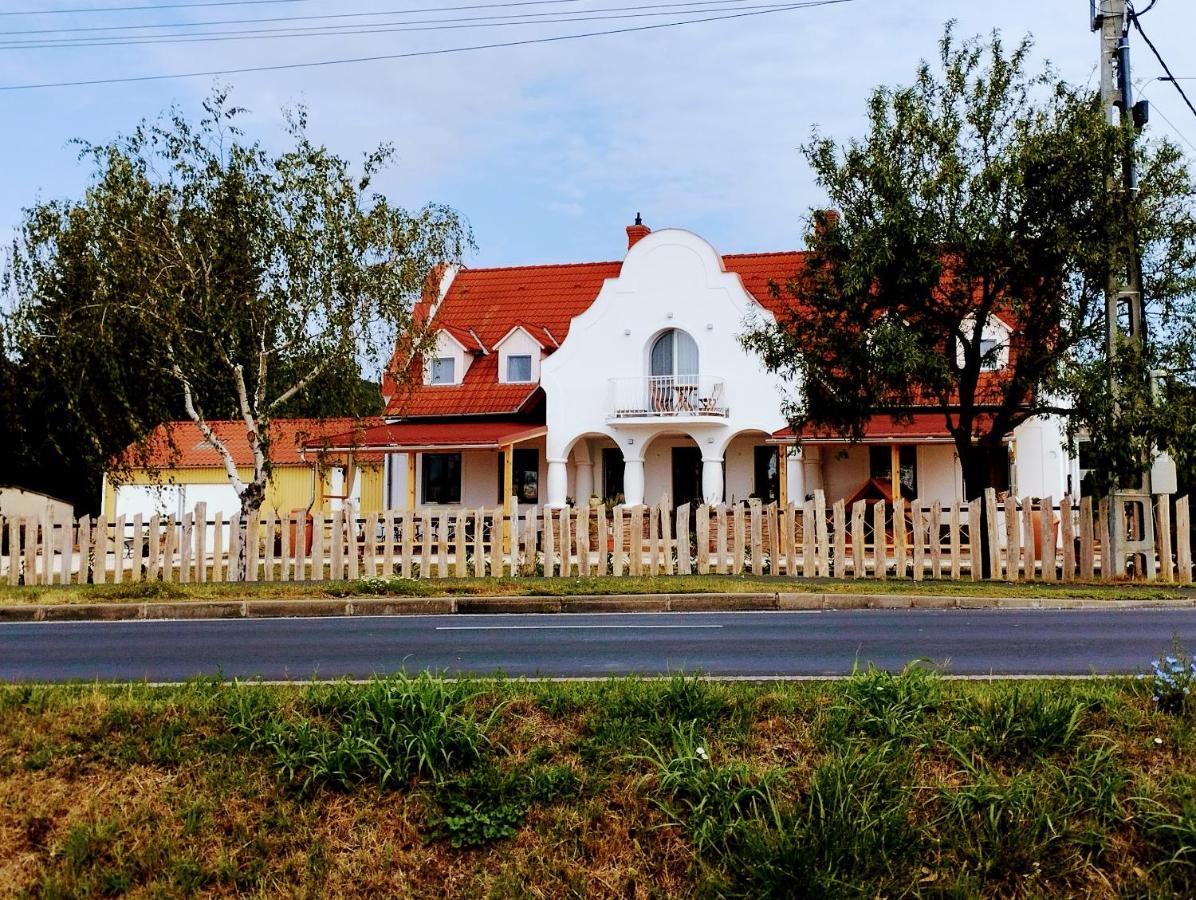 Hotel ReGoRi Ház Balatongyörök Esterno foto