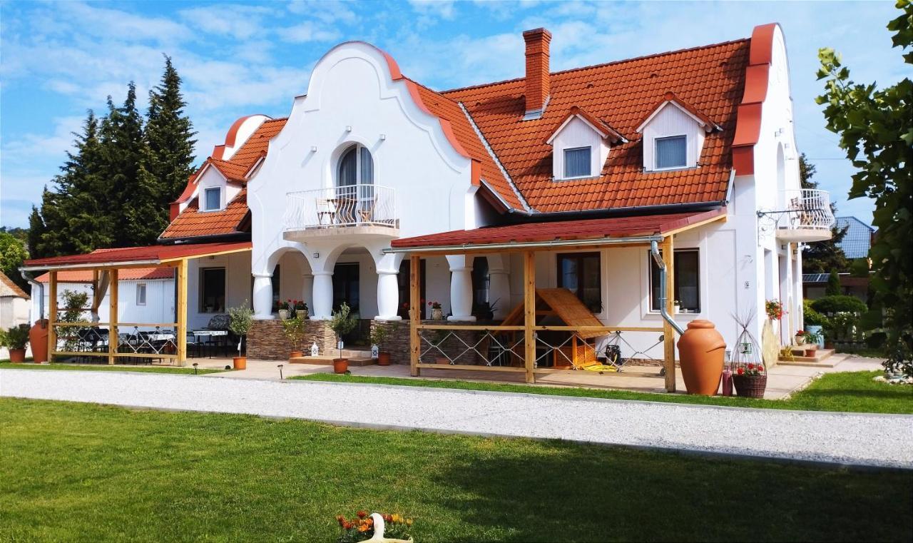 Hotel ReGoRi Ház Balatongyörök Esterno foto